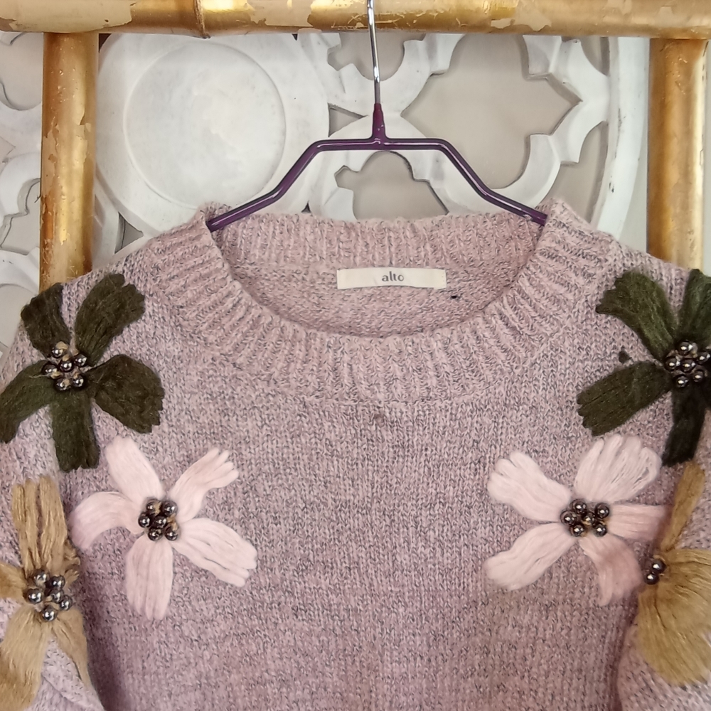 Embroidered Floral Oversized Sweater - Picture 11 of 17